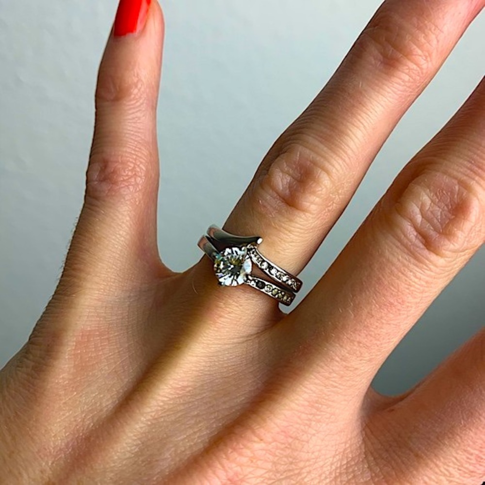 Round Brilliant Cubic zirconia double band Ring Set Sz 5 engagement wedding set
